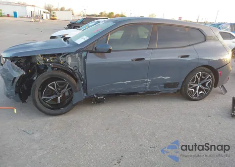 2026 BMW Ix xDrive45 из США, поврежденный, VIN WB543CF01TCW65392